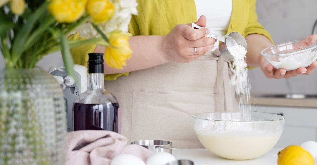 découvrez des recettes faciles de bowl cake pour un petit-déjeuner rapide, sain et délicieux à préparer en un seul bol.