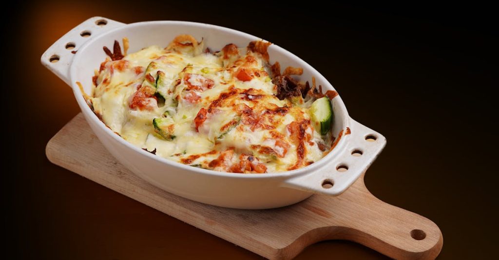 découvrez notre recette facile et savoureuse de gratin de potiron et pommes de terre, parfait pour un plat d'automne réconfortant.
