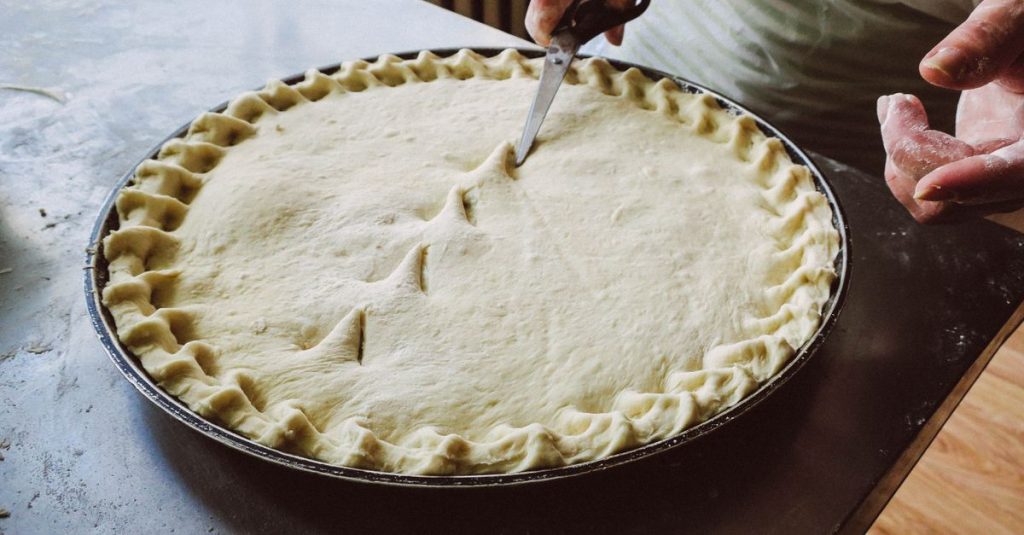 recette traditionnelle de hachis parmentier à l'agneau, un plat réconfortant alliant viande de veau savoureuse et purée de pommes de terre onctueuse.