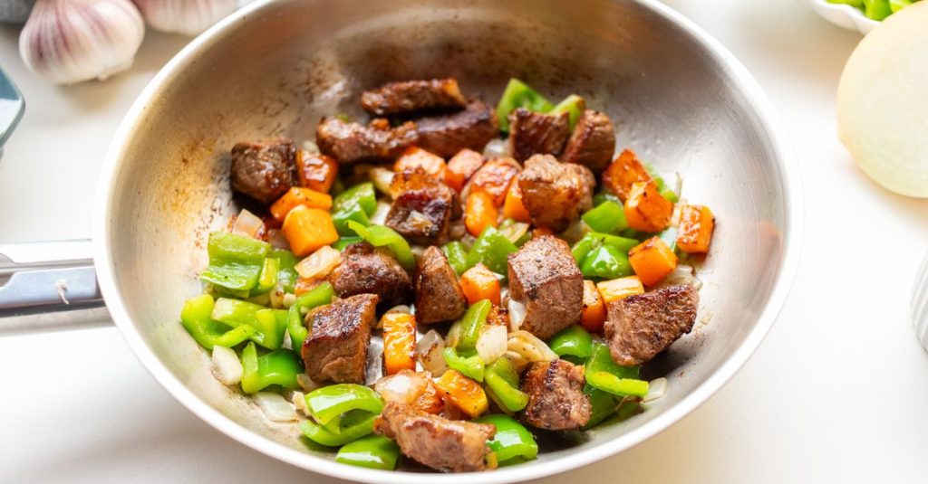 découvrez une recette rapide et savoureuse de sauté de poivrons, idéale pour un repas coloré et plein de saveurs.